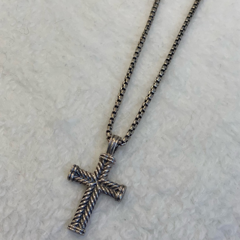 * DAVID YURMAN - Chevron Cross with Box Chain Necklace - Picture 9 of 13